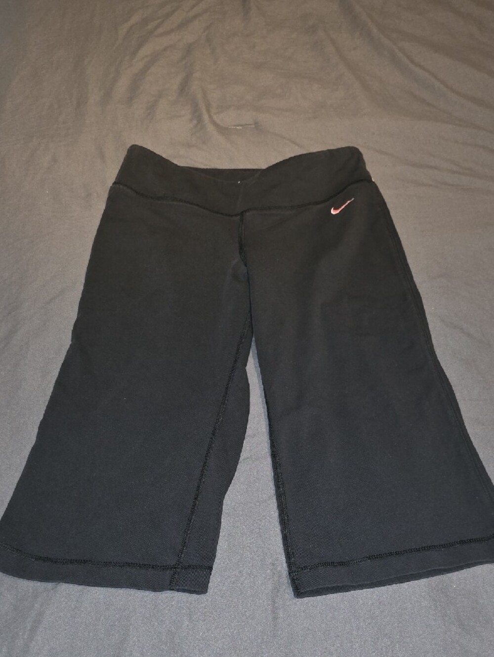 Nike Black Wide-Leg Capris with Pink Swoosh - Picture 6 of 9